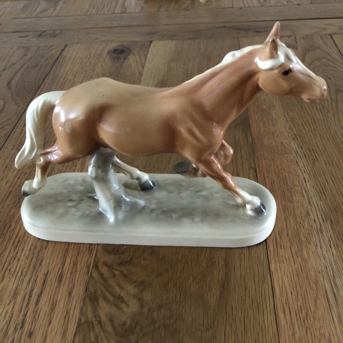 Hertwig porcelain trotting - porcelain,