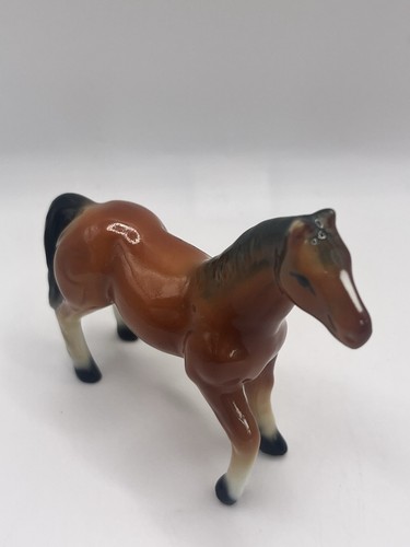 Porcelain china horse - /,