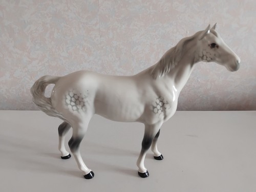 Beswick grey swish tail horse - beswick,